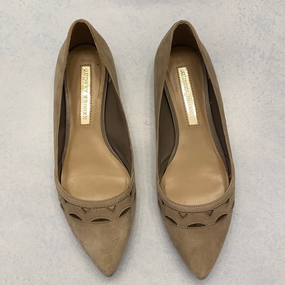 Tan Points Flats